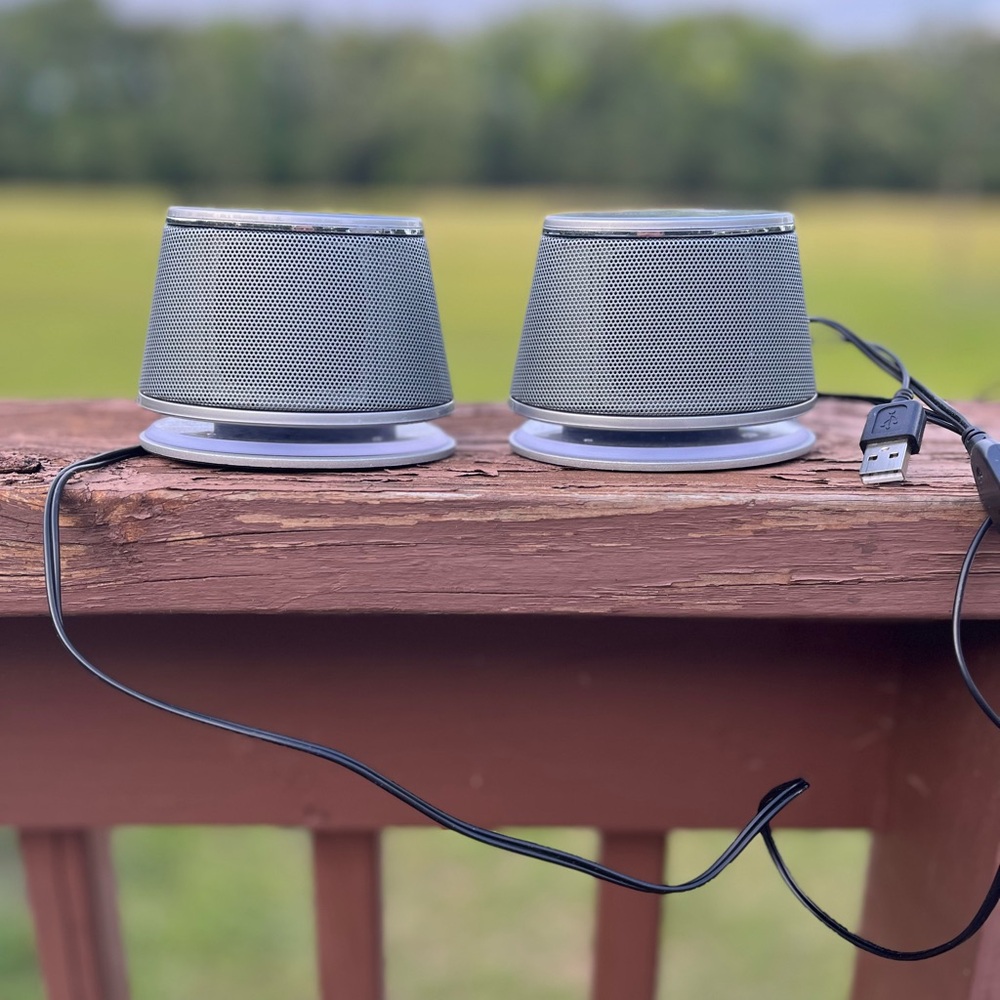 Silver computer USB Speakers